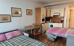 Central Close To Beaches And Shops, Up Till 6 Pers